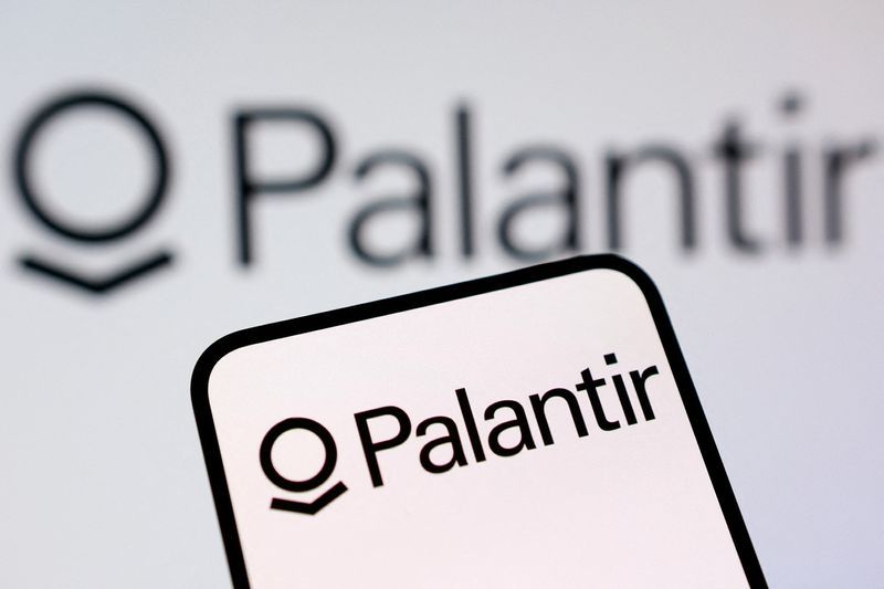 Palantir Raises Revenue Forecast as AI Data Analytics Demand Surges Globally