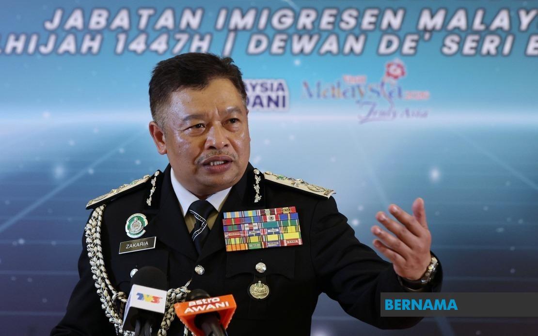 Only Two Airlines Report System Glitches With Extended Malaysian Passports, Says Immigration Chief