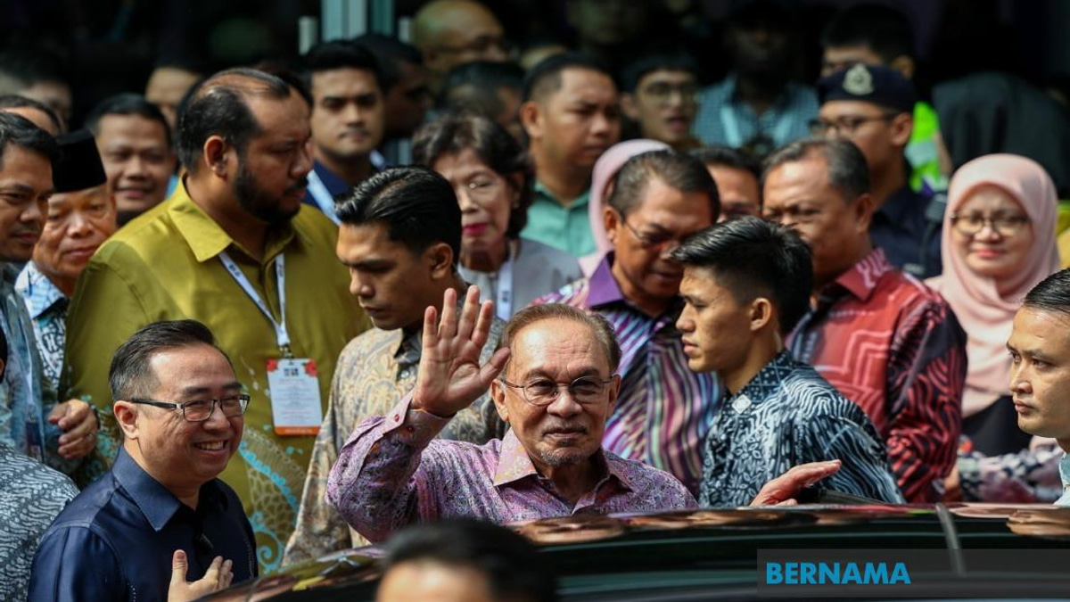 Anwar Mobilises Diplomatic Efforts to Aid Malaysians Stranded in Nepal Floods