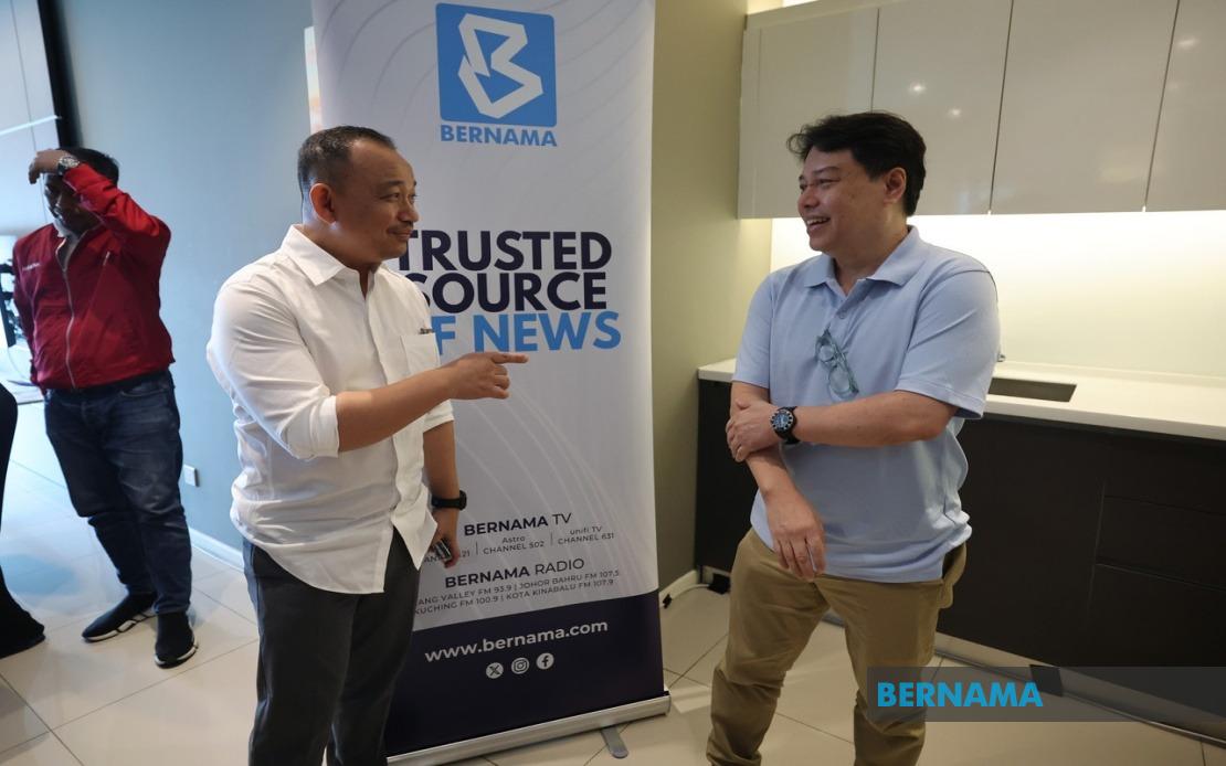 Maszlee Malik Drives Myvi to Experience Johor Road Crisis Firsthand