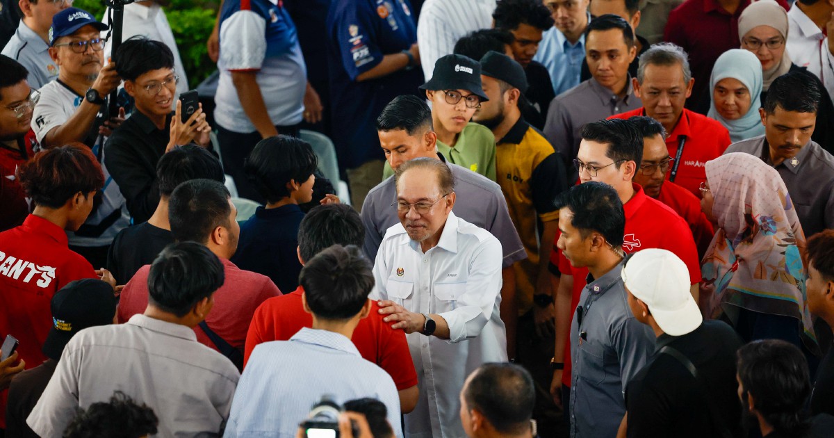 Anwar Urges PH to Prioritise Ground Campaign Over Poll Predictions in Negri Sembilan