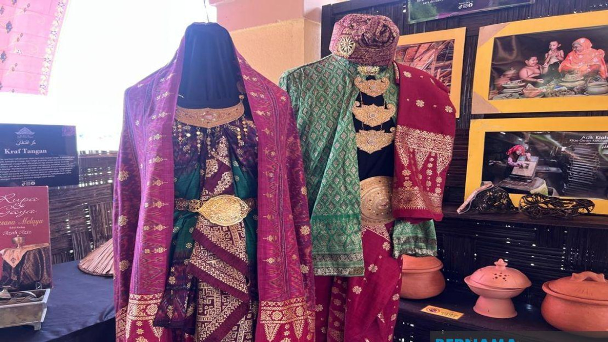 Kain Lima Faces Extinction as Master Weavers Vanish from Malaysia's Textile Landscape