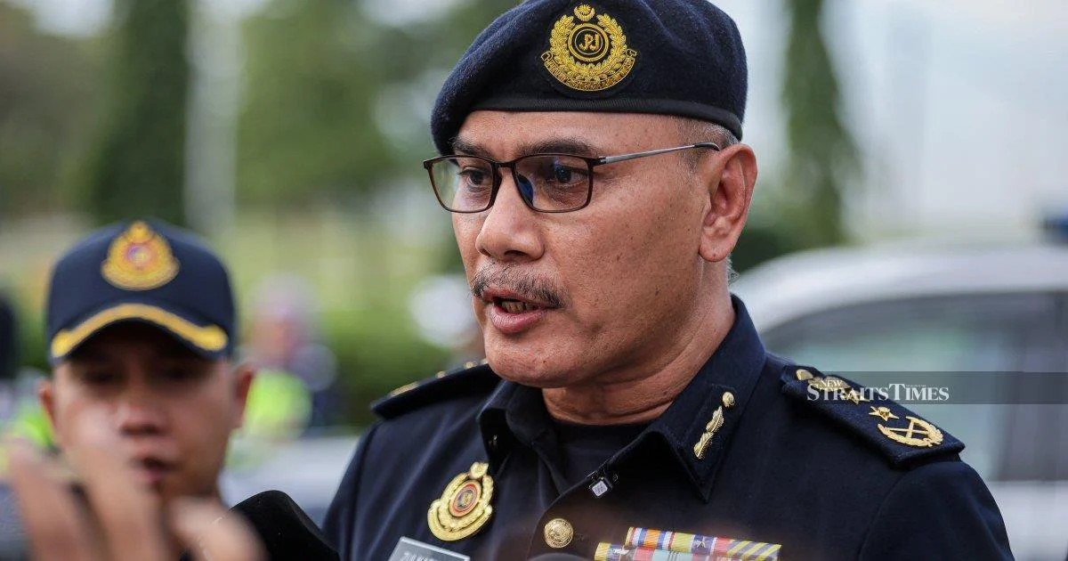 Johor RTD Cracks Down on Helmetless Riders During Election Campaign