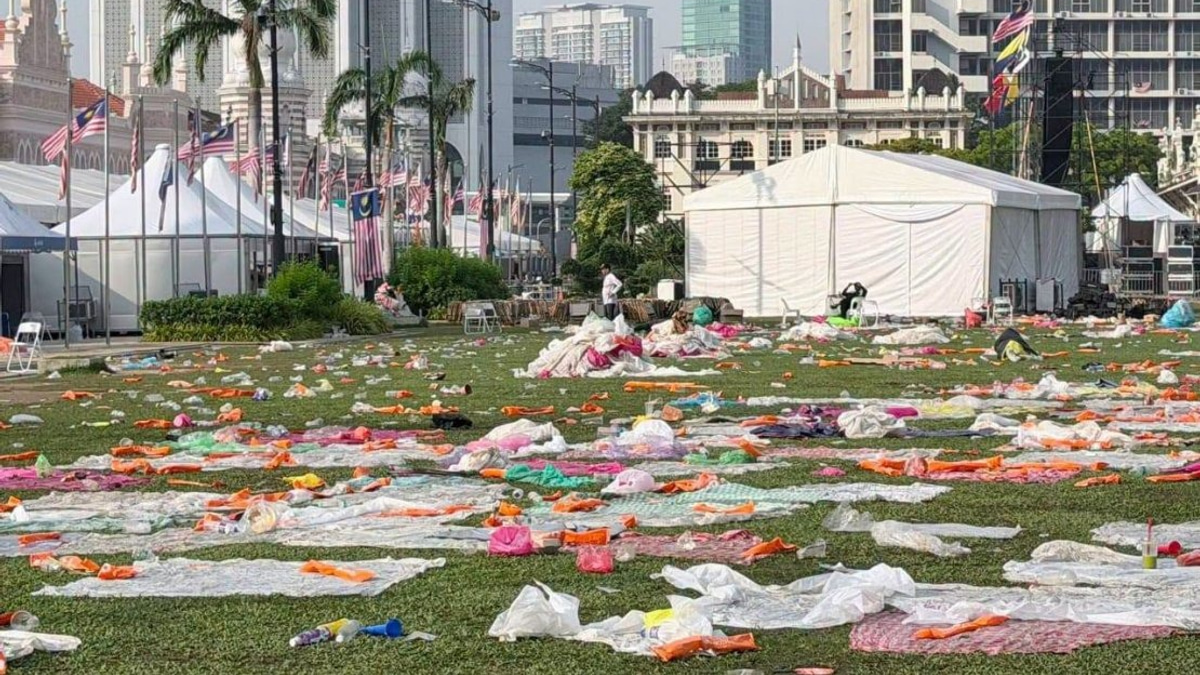 DBKL Launches Cleanup Drive at Dataran Merdeka Following World Cup Final Crowds