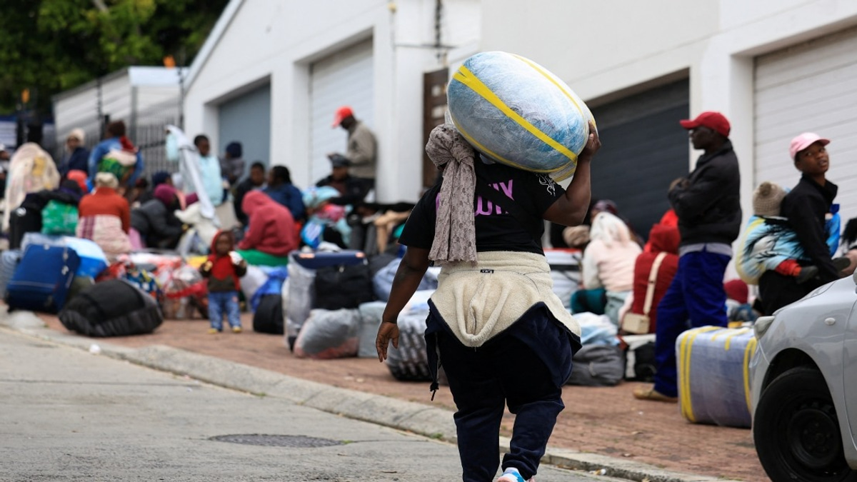 Hundreds of Zimbabweans Evacuated from Cape Town as Anti-Immigrant Tensions Escalate