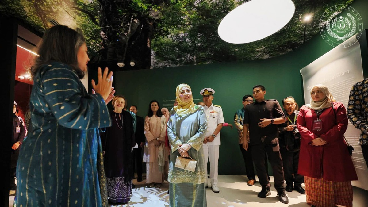 Queen Zarith Sofiah Inaugurates Merdeka Textile Museum in Kuala Lumpur