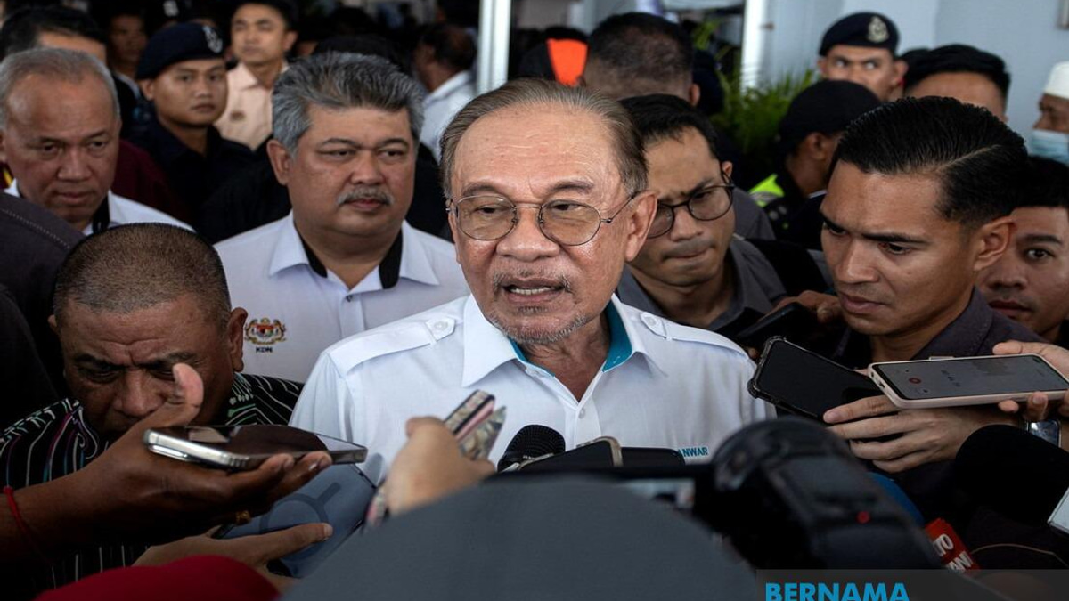 PM Anwar Warns Coalition Partners Against Attacking Federal Government During State Election Campaigns