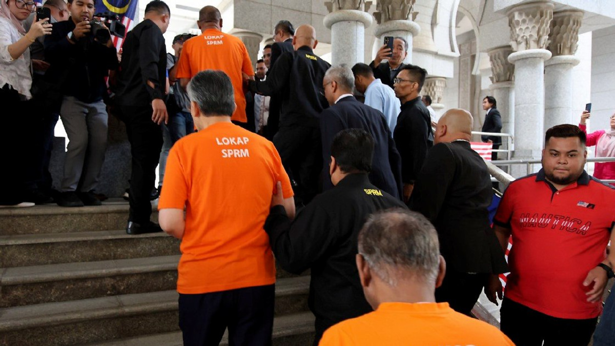 Ex-TH Chairman and Former Treasury Official Appear for Remand Hearing at Putrajaya Court