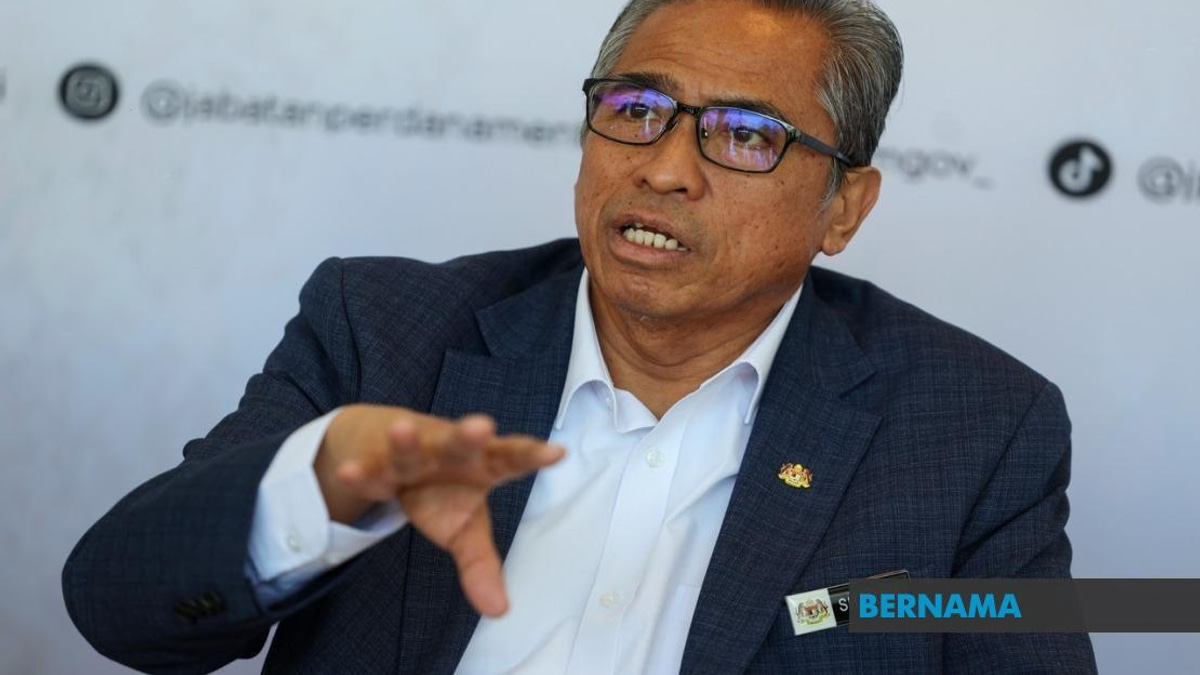 Civil Service Must Translate Diplomatic Wins Into Economic Gains, Says Shamsul Azri