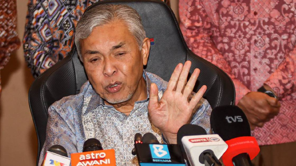 Zahid Rules Out Bid to Topple Anwar, Reaffirms Unity Government Stability