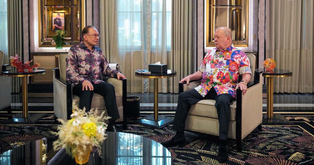King Receives Anwar Ibrahim Ahead of Malaysia's 69th National Day Celebrations