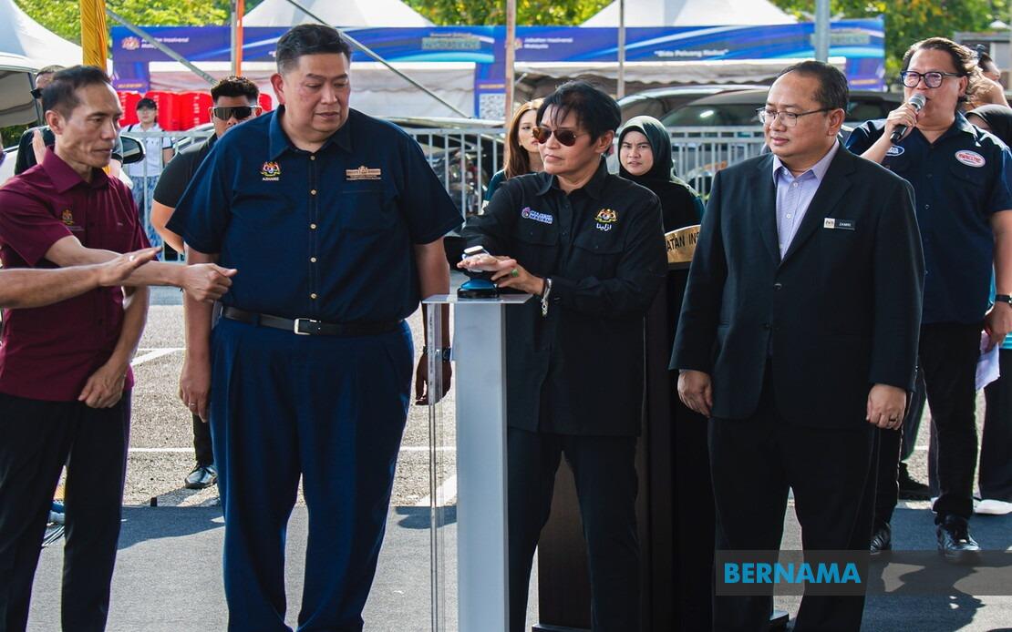 Azalina Urges Johor Voters to Maintain Government Continuity in Upcoming State Election