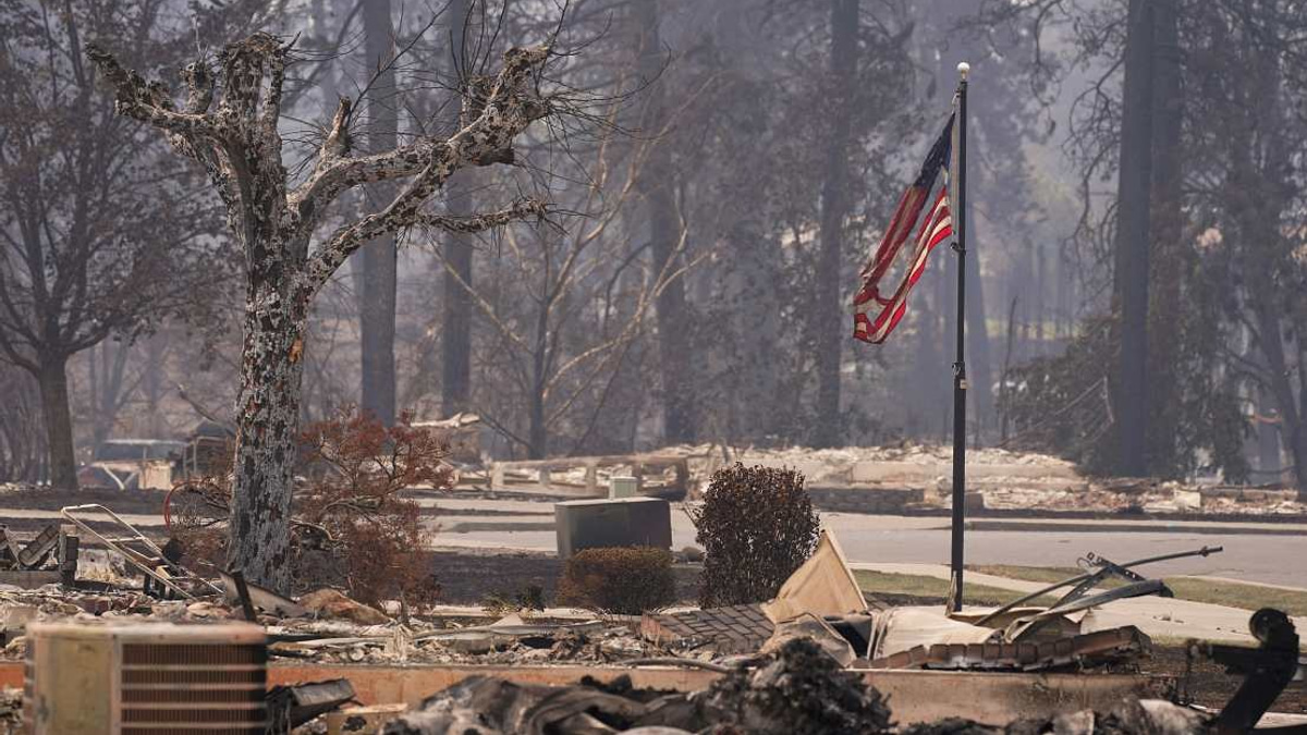 Wildfires Force 65,000 to Flee Washington State as Hundreds of Homes Destroyed