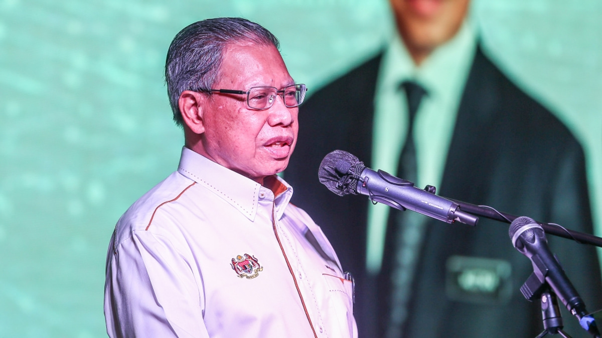 At 76, Mustapa Mohamed rules out GE16 return, urges young leaders to take helm