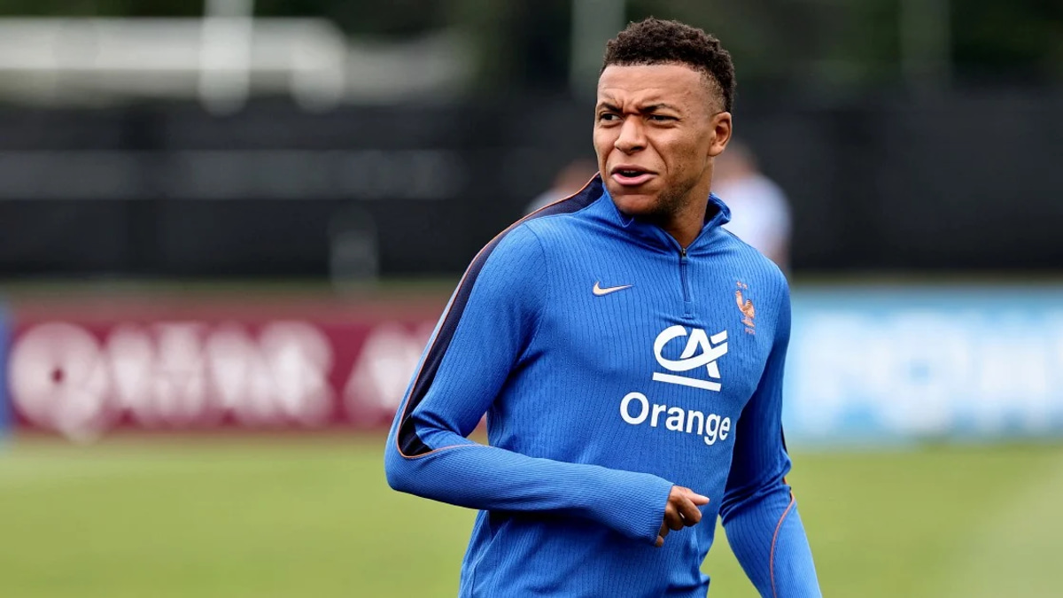Paris prosecutors launch investigation into Paraguayan lawmaker's controversial remarks about Mbappé