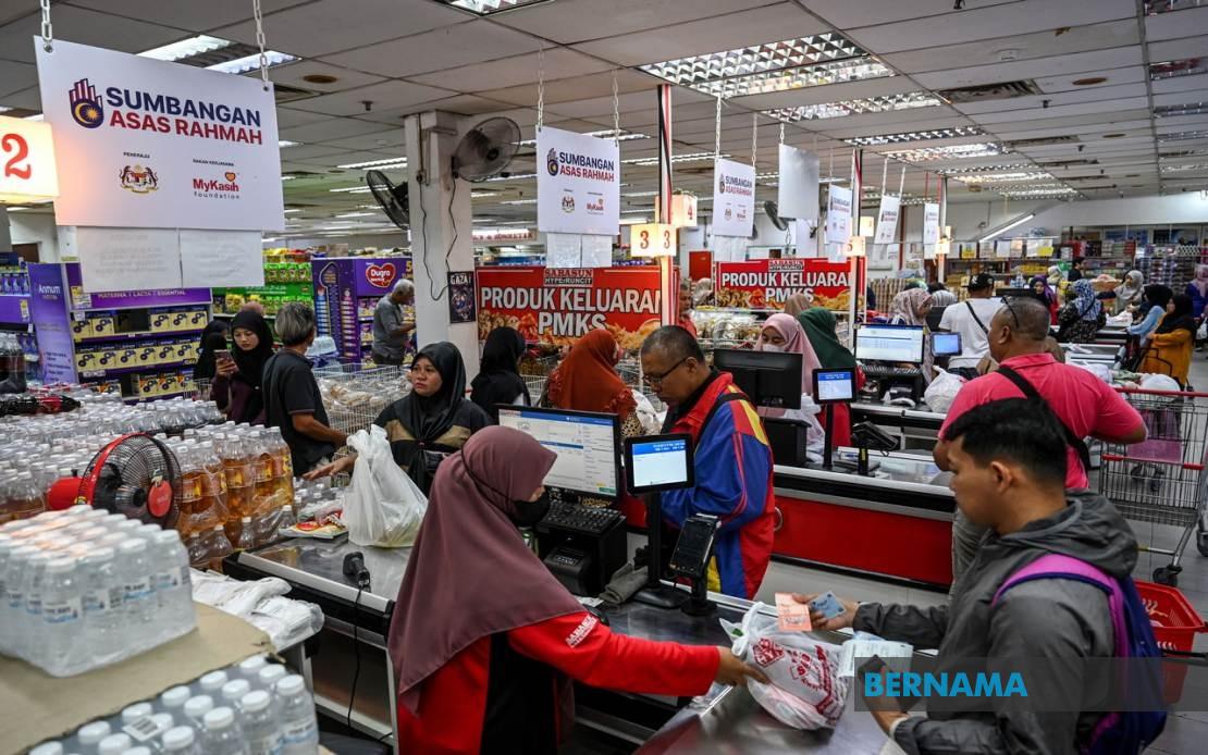 Government Exploring Higher STR and SARA Payouts If Economy Strengthens, Says Anwar