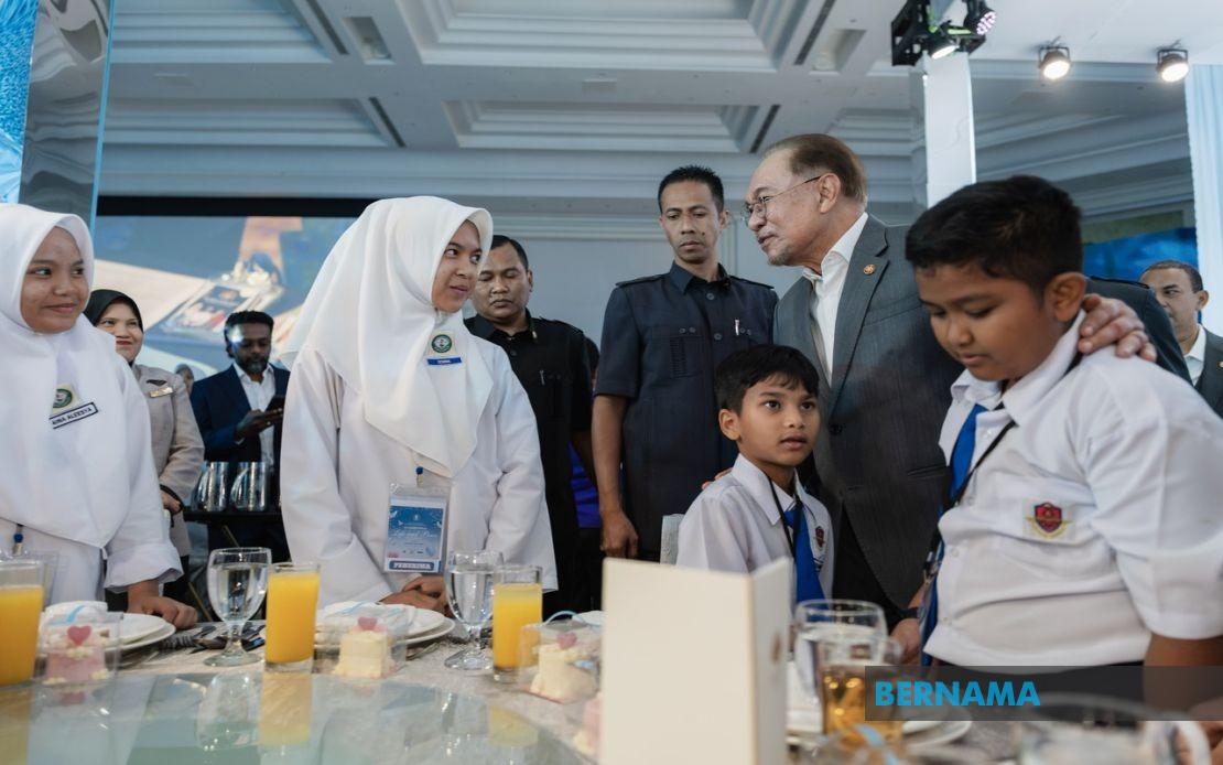 Character and Kindness Must Accompany Academic Success, Says PM Anwar