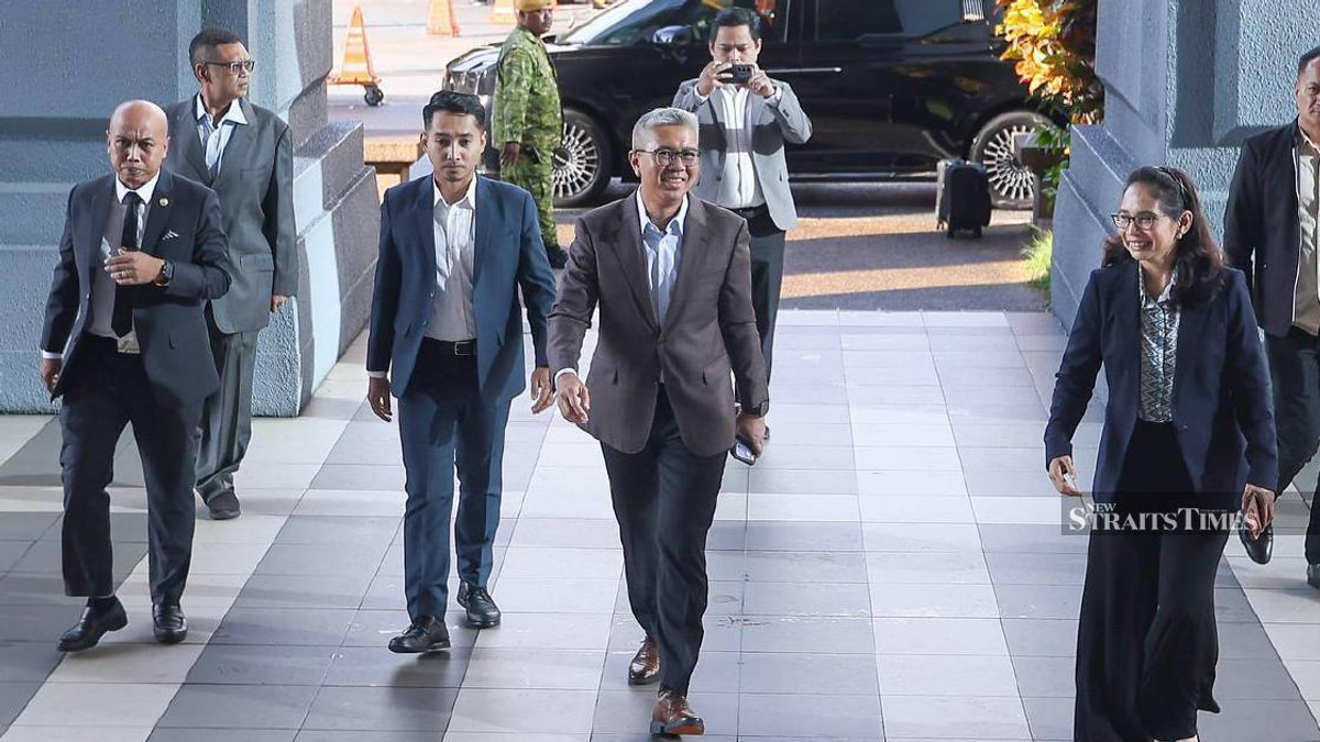 Tengku Zafrul Testifies in Muhyiddin's Jana Wibawa Trial