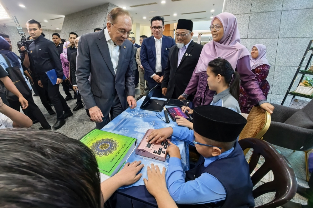 Learning Foreign Languages Will Not Diminish Bahasa Melayu's Standing, Anwar Asserts