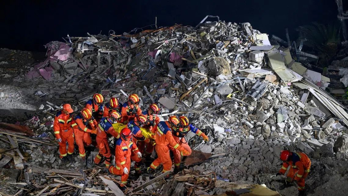 China deploys explosives in desperate bid to reach 34 missing from Penghui landslide