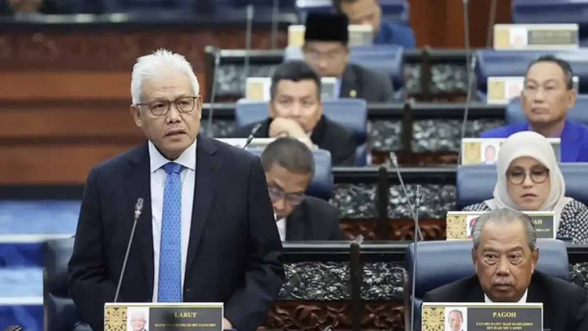 Hamzah Returns to Opposition Leader's Front Bench as Muhyiddin's Influence Wanes in Parliament