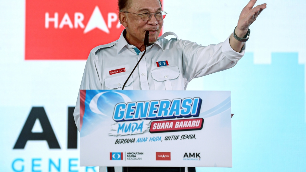 Anwar Calls for Fresh Political Leadership to Break Cycle of Fear and Racial Division