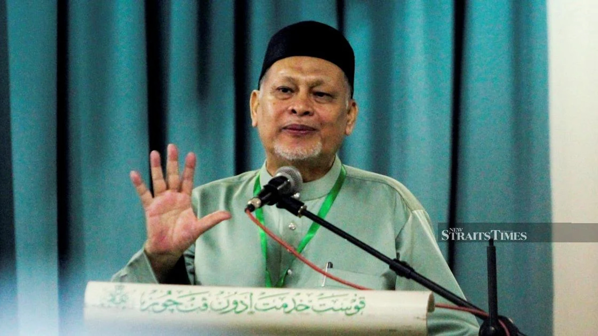 PAS Criticises Muhyiddin's Unilateral Decision on PN Logo Use in State Polls