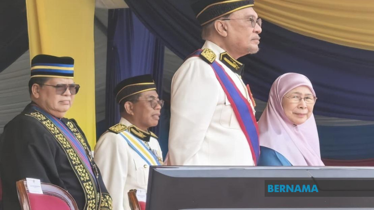 PM Anwar Calls On Young Malaysians To Honor Security Forces' Sacrifices