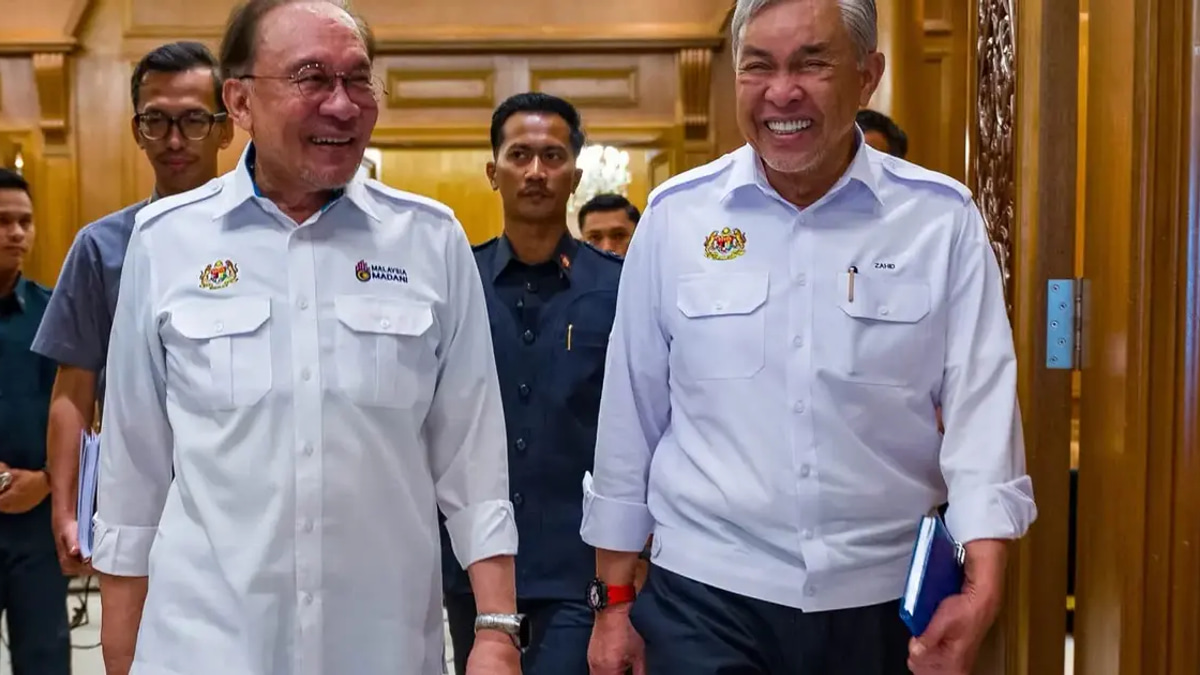 Anwar and Zahid Put on United Front After Ministerial Spat