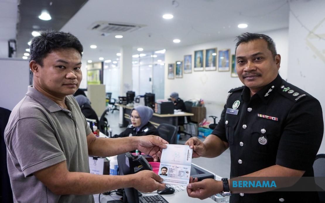 Perlis Begins Rolling Out New Malaysian International Passport with Enhanced Security
