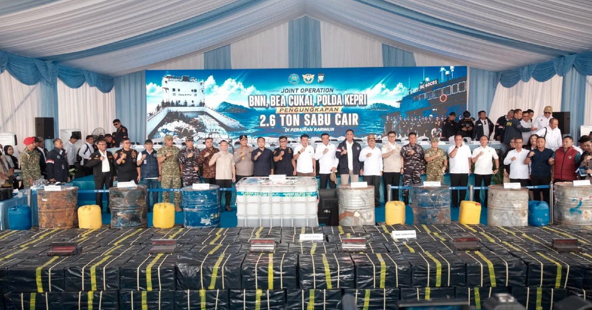 Indonesia Arrests 10 Myanmar Nationals in 2.6-Tonne Liquid Methamphetamine Seizure