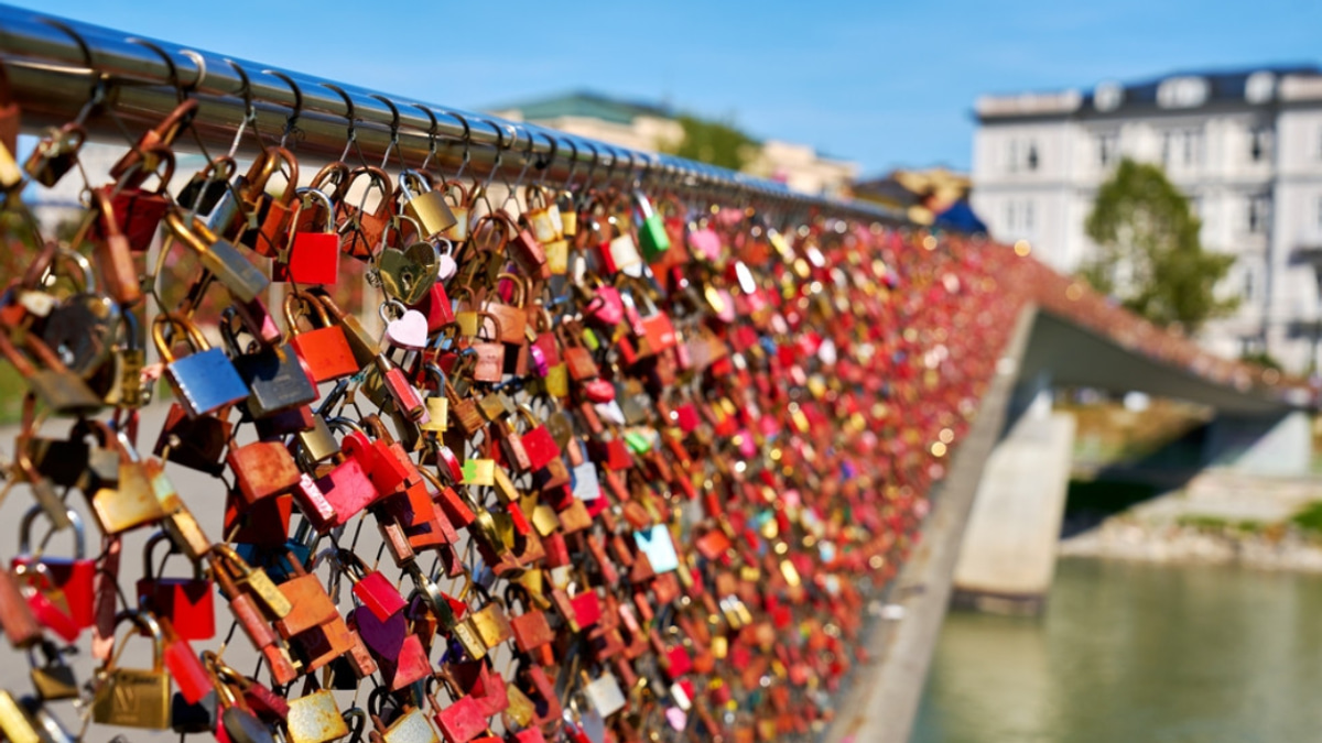 Jakarta's 'Love Lock' Bridge Plan Draws Fire Over Infrastructure Priorities