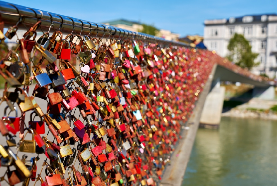 Jakarta's 'Love Lock' Bridge Plan Draws Fire Over Infrastructure Priorities