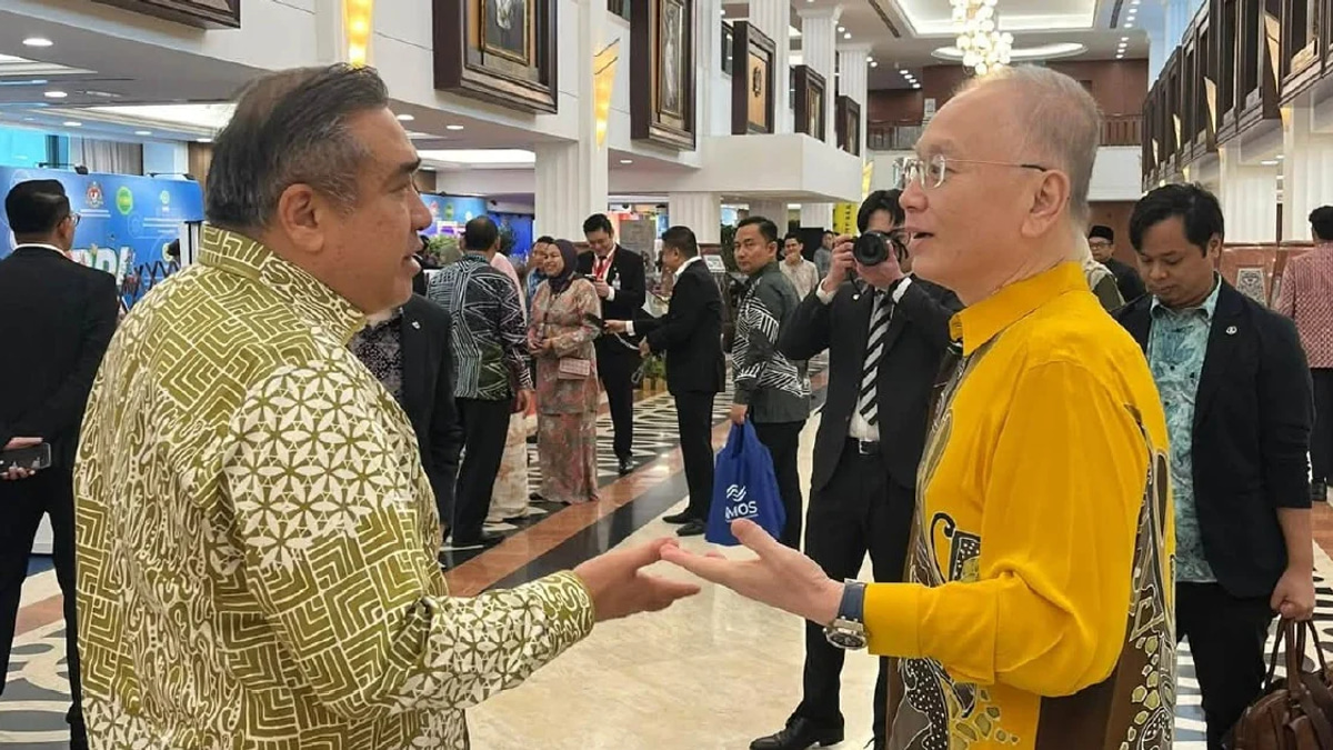 Loke and Wee Rise Above Johor Campaign Heat, Pledging Civility in Parliament
