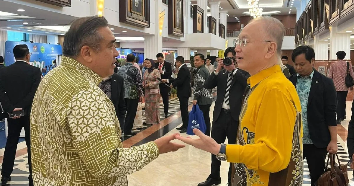 Loke and Wee Rise Above Johor Campaign Heat, Pledging Civility in Parliament