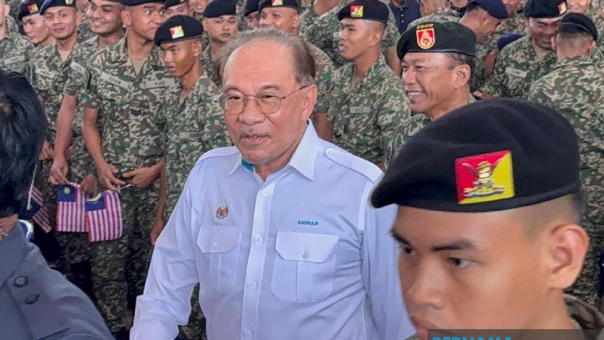 Public Trust Must Never Be Betrayed, PM Anwar Warns on Governance Standards