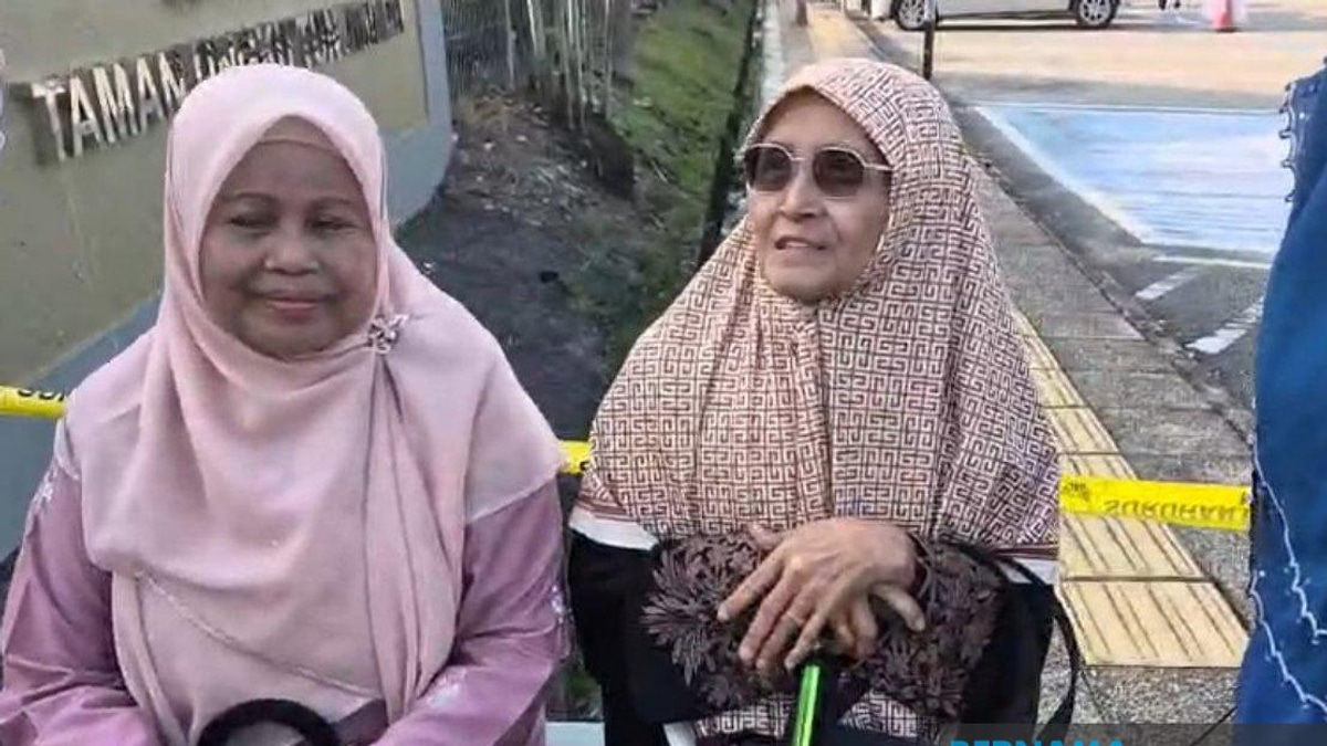 Johor's Elderly Voters Turn Out Early Despite Rain, Showing Strong Civic Commitment