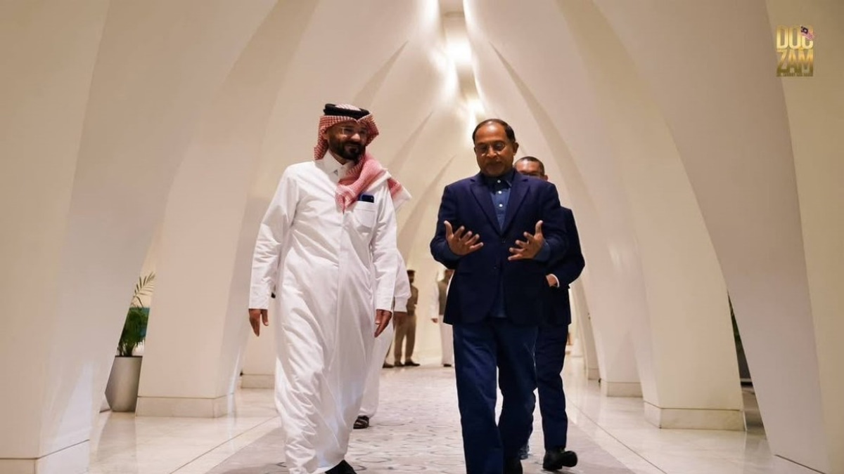Malaysian Higher Education Minister Zambry Pays Respects To Late Qatar Amir In Doha