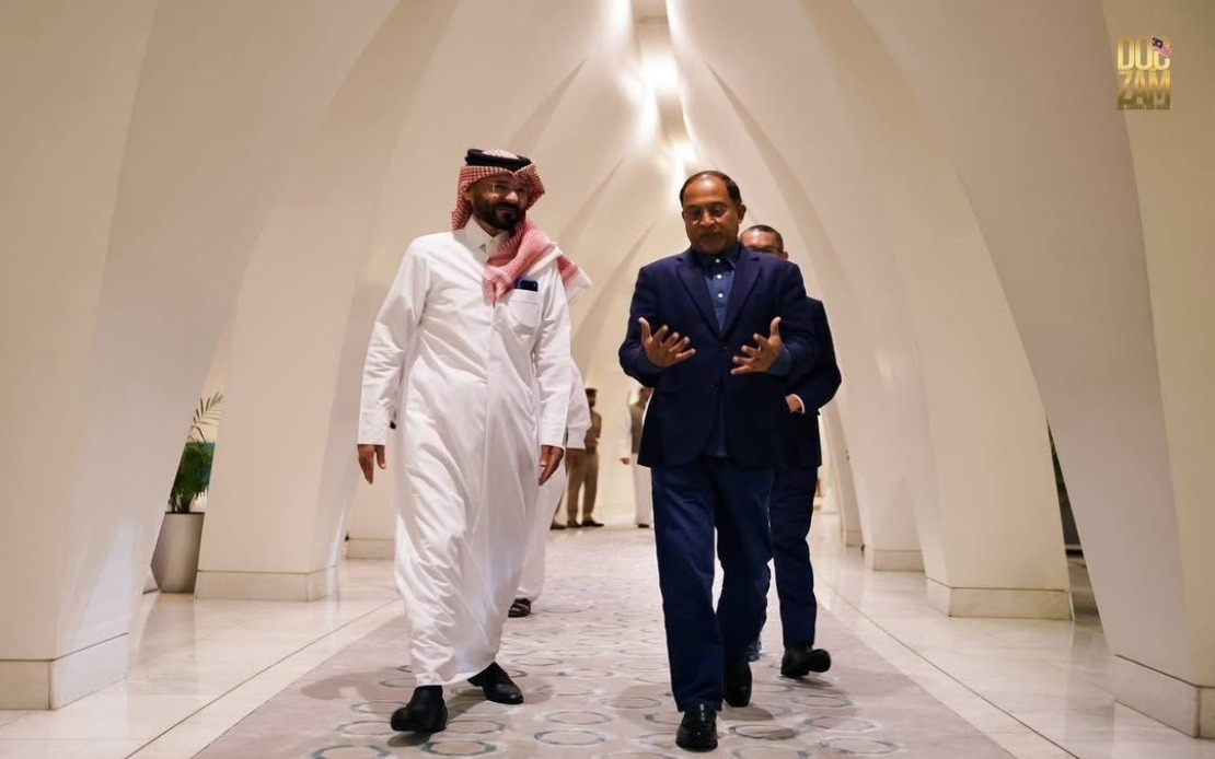 Malaysian Higher Education Minister Zambry Pays Respects To Late Qatar Amir In Doha