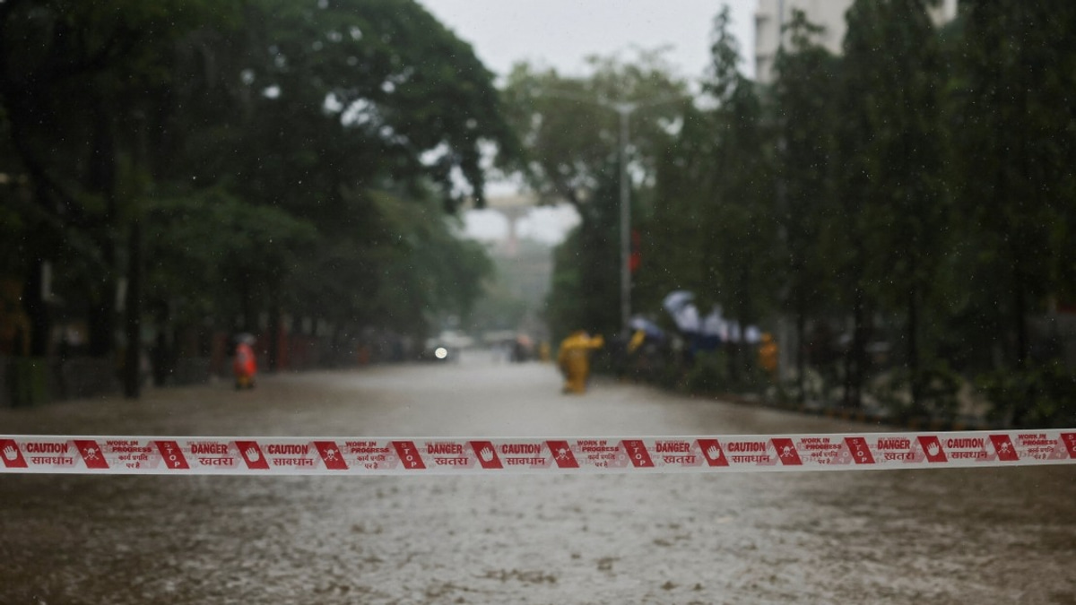Six Dead as Heavy Monsoon Rains Spark Building Collapse in Mumbai