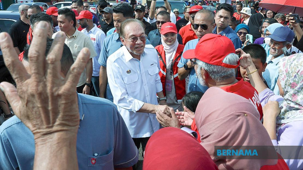 Grandmother's Motorcycle Journey Helps Grandson Realise Dream of Meeting PM Anwar