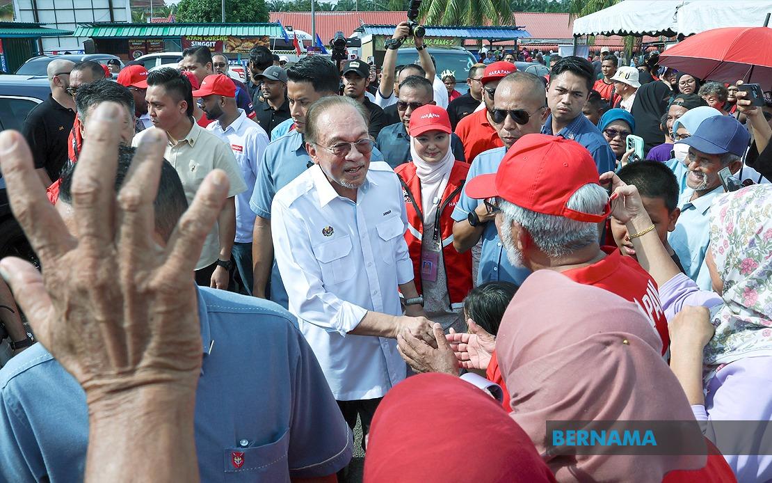 Grandmother's Motorcycle Journey Helps Grandson Realise Dream of Meeting PM Anwar