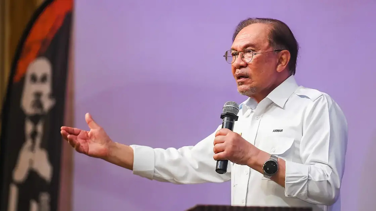 Anwar Accuses 'Free Najib' Movement of Politicising Johor Election Timing