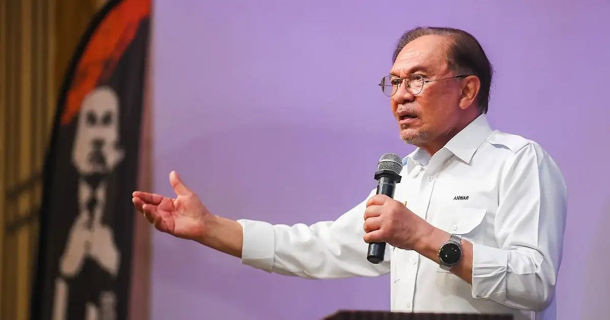 Anwar Accuses 'Free Najib' Movement of Politicising Johor Election Timing