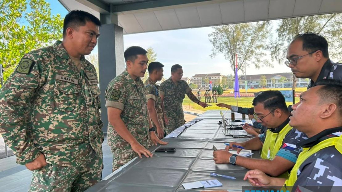 Smooth Start to Johor Early Voting as Security Personnel Exercise Their Right
