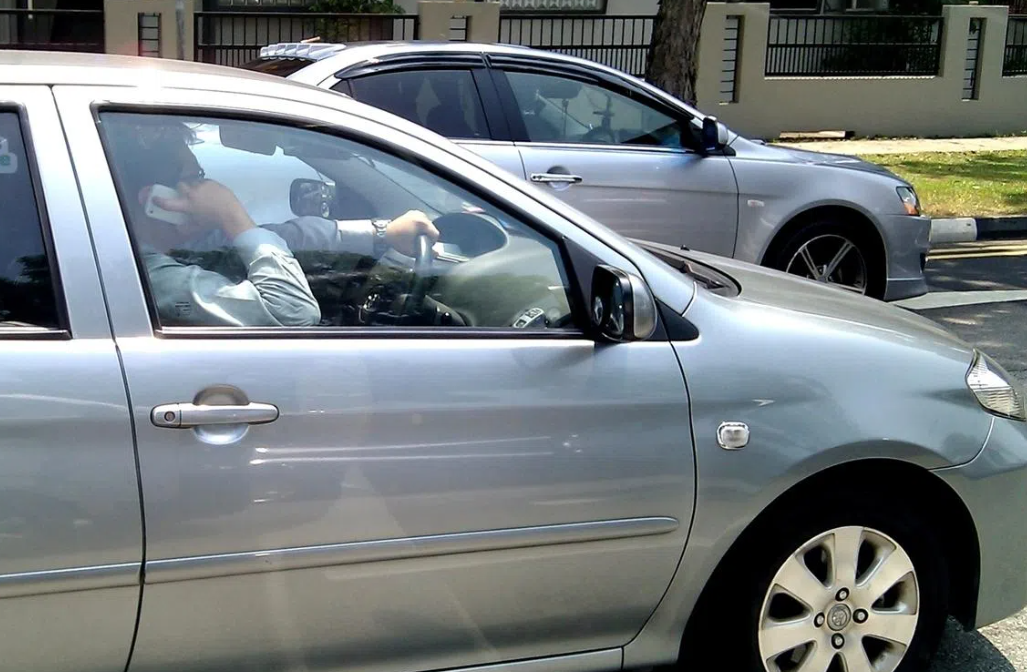 Singapore tightens traffic laws: phone-holding drivers face jail and fines under new bill