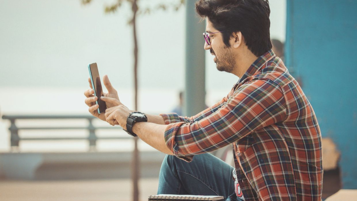 India's Gen Z Protesters Turn to Offline Tech as Government Blocks Internet