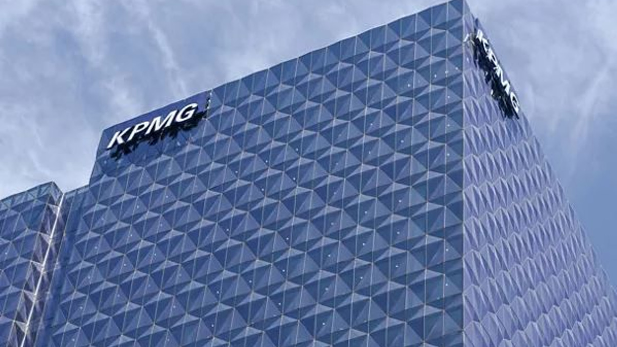 KPMG Australia leadership exodus deepens as chairman and senior partners step down over audit misconduct