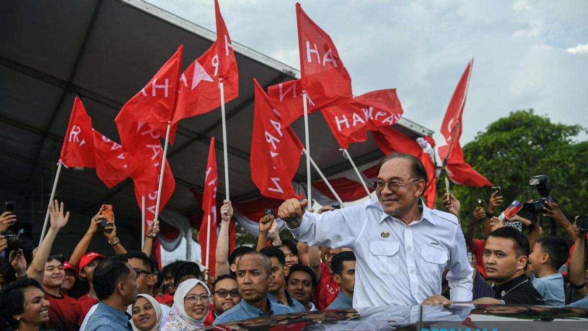 Anwar's Johor Campaign Trail Generates Grassroots Momentum for Pakatan Harapan
