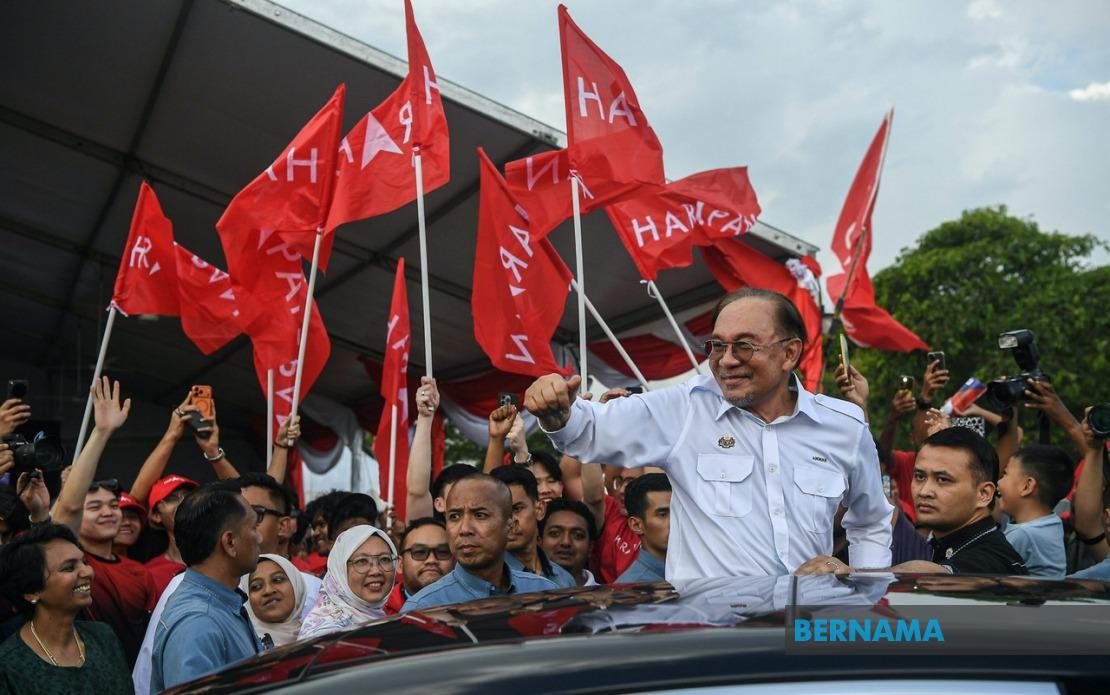 Anwar's Johor Campaign Trail Generates Grassroots Momentum for Pakatan Harapan